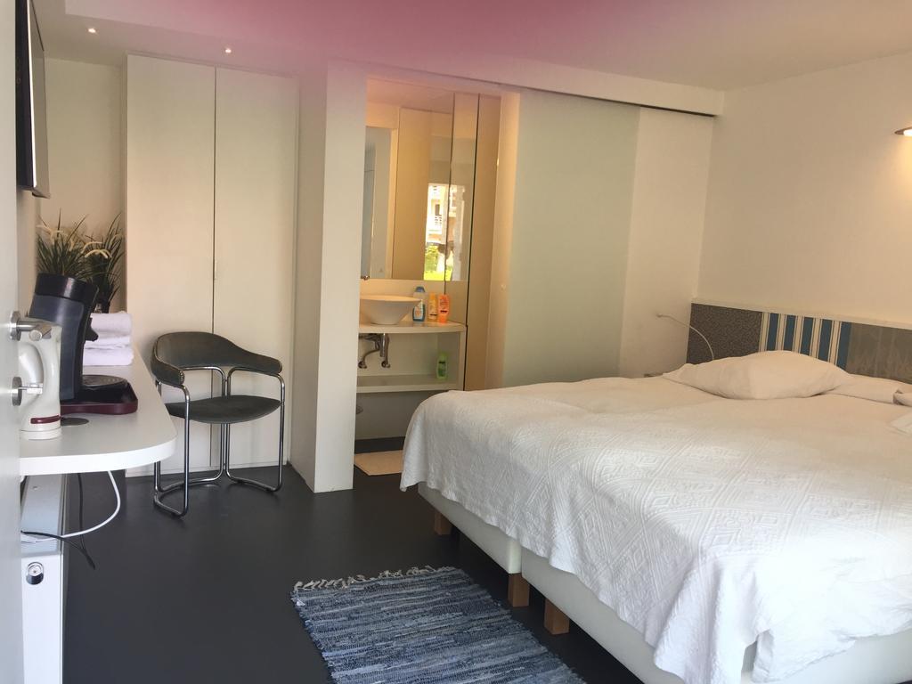 Guesthouse Poppies , Free Parking Остенде Екстериор снимка