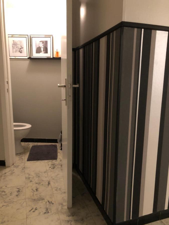 Guesthouse Poppies , Free Parking Остенде Екстериор снимка